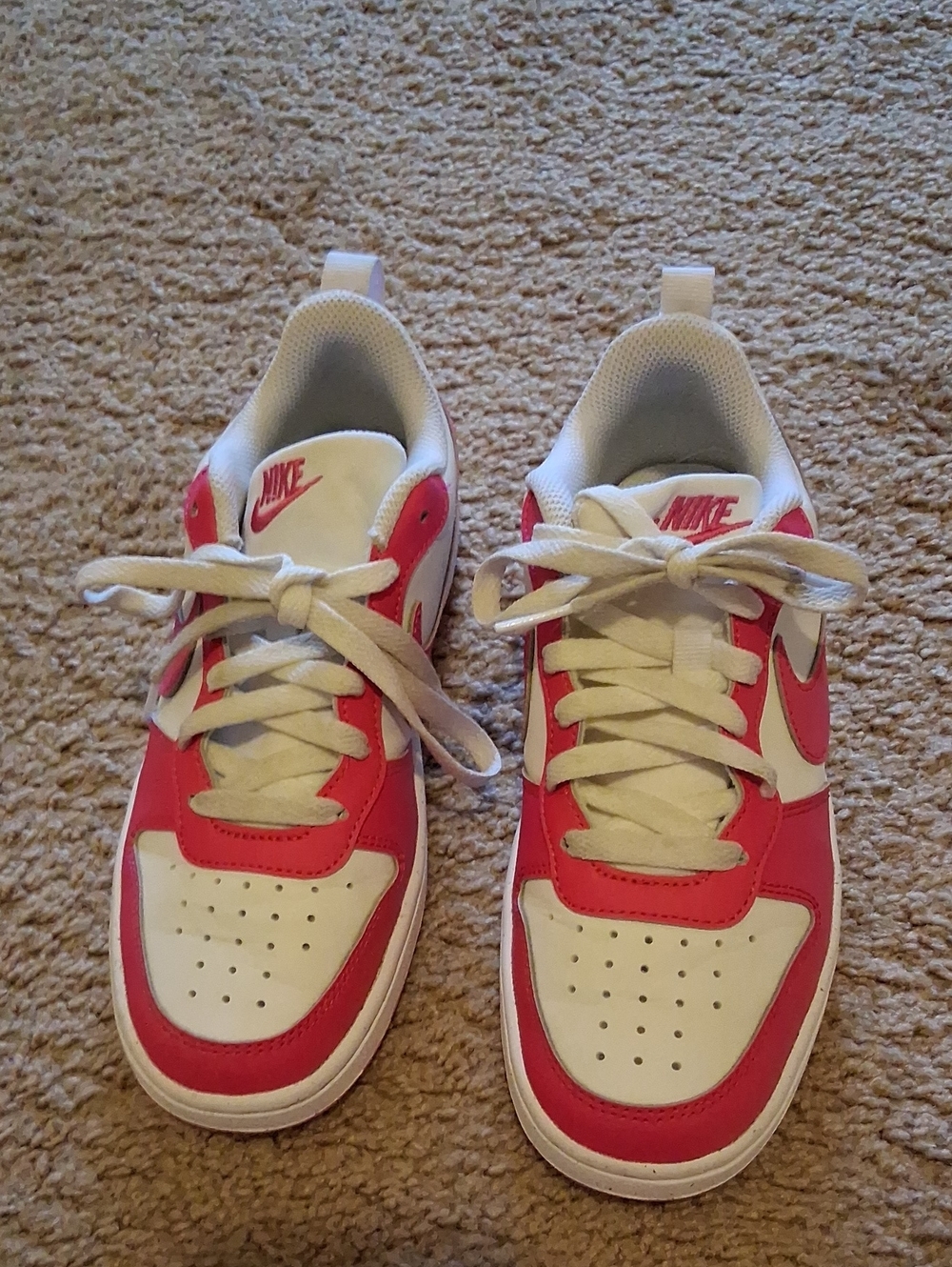 Nike Kids Low-Top Sneakers in White and Pink